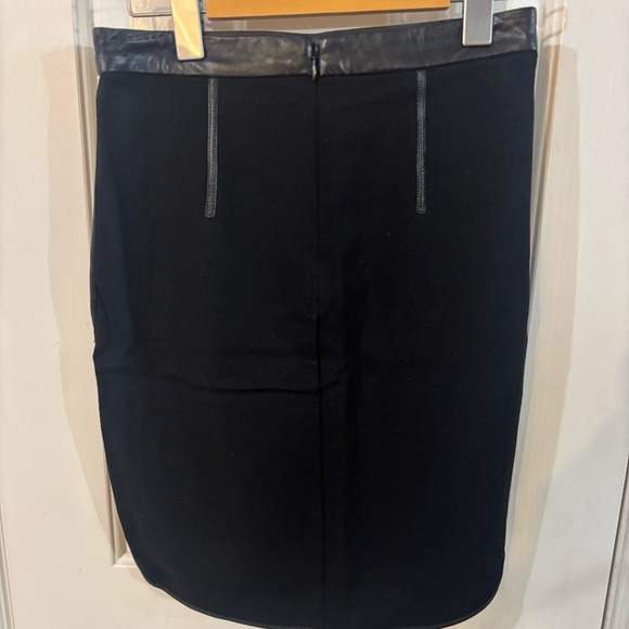 Club monaco skirt ! trim is real leather and stretchy skirt - Picture 2 of 4